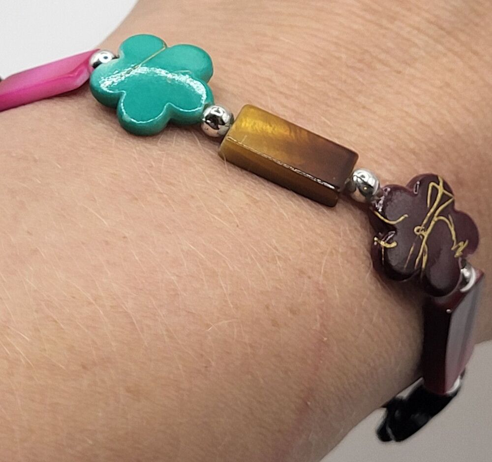 Coconut Girl Dyed Mother of Pearl Groovy Flower Power Bracelet 7in
